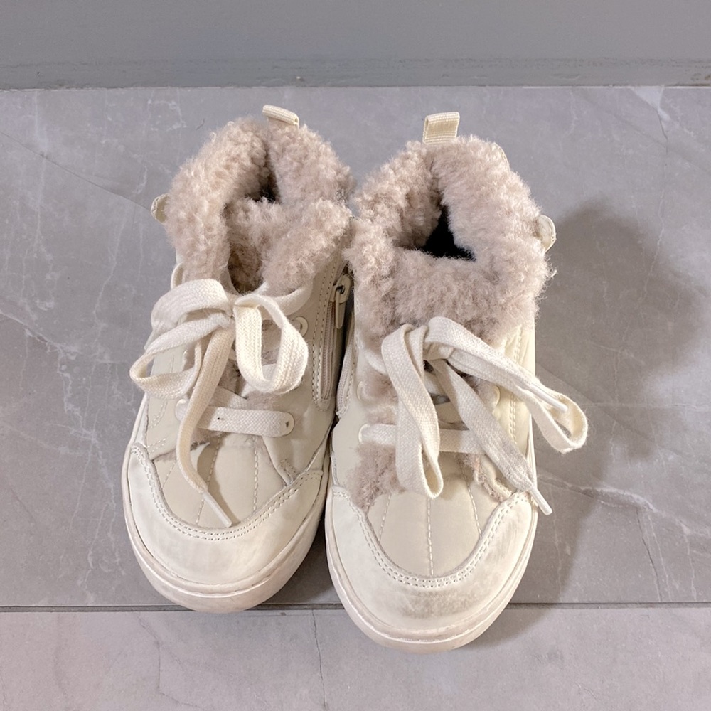 Zara girl boots. Size 24.